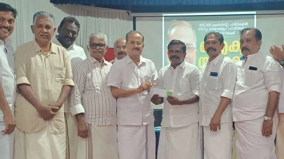 എസ്ഡിപിഐ സംസ്ഥാന വൈസ് പ്രസിഡന്റ് തുളസീധരന് പള്ളിക്കല് മുസ്ലിം ലീഗില് ചേര്ന്നു
